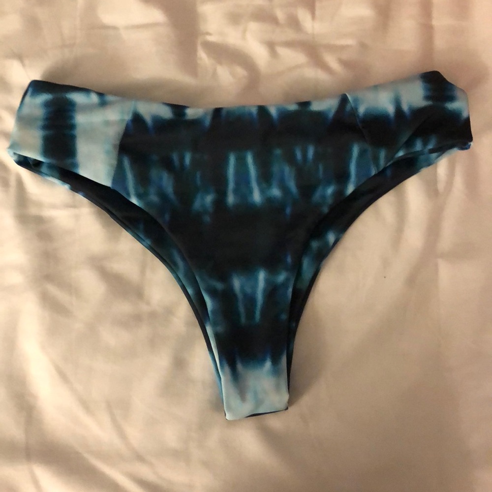 NWOT Blue tie dye bathing suit bottom